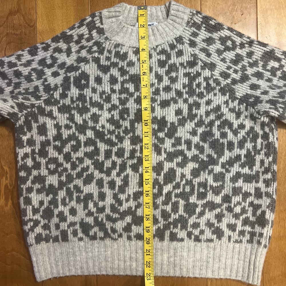 Old Navy Cheetah Print Sweater Size Medium Beige Gray Cozy Crewneck Knit Animal - Picture 6 of 10